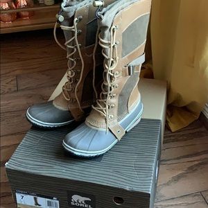 Sorel Conquest Carly boots